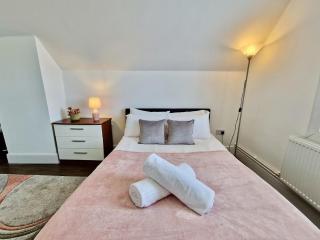 Earlsdon Guesthouse Pvt Room Bath w Free Parking - 9