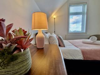 Earlsdon Guesthouse Pvt Room Bath w Free Parking - 8