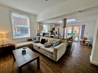Earlsdon Guesthouse Pvt Room Bath w Free Parking - 3