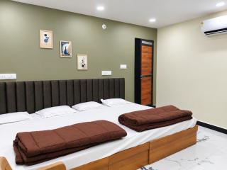 Shreeram Guest House -Affordable AC Stay Near temple - 8