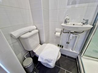 Earlsdon Hideaway Pvt Bath Free Parking & Garden - 4