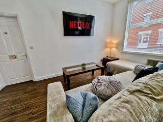 Earlsdon Hideaway Pvt Bath Free Parking & Garden - 1