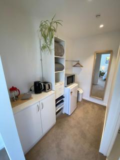 Modern and cosy private ensuite room - 9