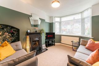 Modern Home w Free Parking Near NEC & BHX Airport - 0
