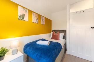 Modern Home w Free Parking Near NEC & BHX Airport - 8