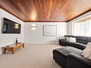 Bluewater Retreat - Pet-Friendly Coastal Oasis - 0