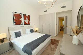 Elegant 1BR Apartment | Yas Golf Collection - 2