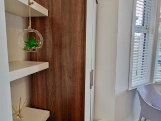 Earlsdon Guesthouse Pvt Room w Ensuite & Parking - 7