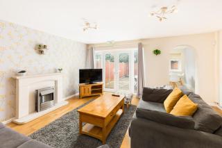4 Bed Coventry Home Near Uni Hospital Parking - 0