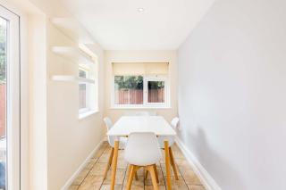 4 Bed Coventry Home Near Uni Hospital Parking - 3