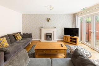 4 Bed Coventry Home Near Uni Hospital Parking - 1