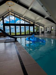 Luxe vakantieboerderij met eigen binnenzwembad - 0