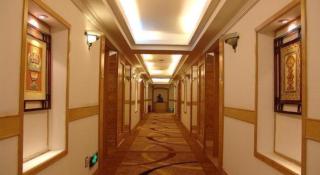 Golden Lustre Hotel - 6