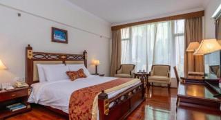 Golden Lustre Hotel - 4
