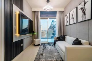 Luxury 2BD Apt with Pool GYM & Burj Khalifa Views - 9