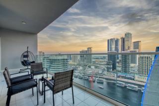 Luxury 2BD Apt with Pool GYM & Burj Khalifa Views - 5