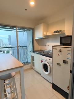 Skyline 1BR Condo on High Floor, Sukhumvit 48, Near On-Nut & Walk to BTS Phra Khanong - 2