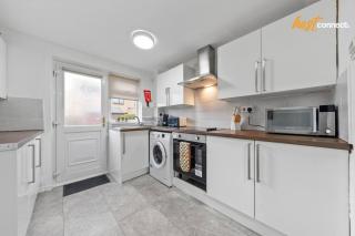 3 bed house, 4 beds for 4 workers, free parking - 8