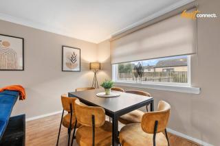 3 bed house, 4 beds for 4 workers, free parking - 2