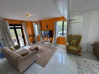 Tazama Nyota Villa 5-Bedroom Secure Family Home - 6