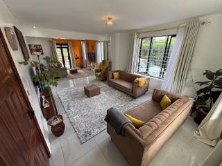 Tazama Nyota Villa 5-Bedroom Secure Family Home - 2