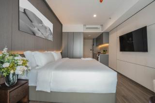 Residence on Opus Bay - Balmoral Tower Hotel - 1