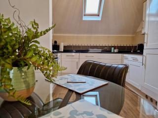 Trendy Condo Near City Centre w Free Parking - 2