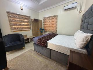 Max Crest- Refined 1 bedroom in GRA Quarters - 0