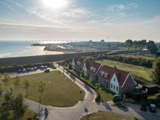 Holiday home with whirlpool and sauna in a quiet area in Zeeland - 5