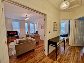 Spacious Spacious & Modern Apt w Free Parking - 9