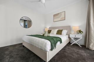 Lvl 32 View - Pool, Spa, Sauna - Sleep 6 & Parking - 2