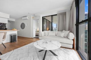 Lvl 32 View - Pool, Spa, Sauna - Sleep 6 & Parking - 6