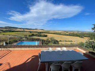 Podere I Sorbi, Spacious Tuscan Villa in Lajatico, Near Pisa & Volterra - 8