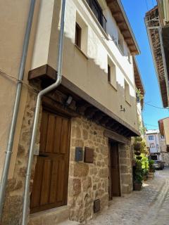 Estudios con bañera hidromasaje y chimenea y Apartamento A Fala con jacuzzi, chimenea y terraza - 3