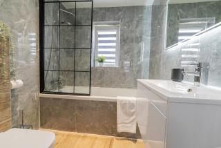 2 Bed | 2 Bath | Free Parking | 6 PPL - 8