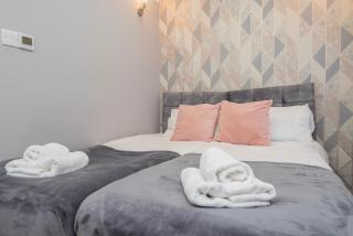 2 Bed | 2 Bath | Free Parking | 6 PPL - 6