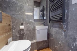 2 Bed | 2 Bath | Free Parking | 6 PPL - 3