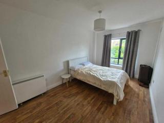 Spacious Bright Modern Apt With Garden - 9