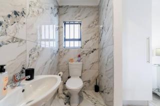 Solar powered home with running water cold and hot - Edenvale - 3