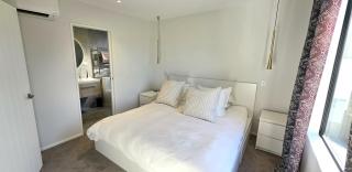 Modern 4BDR Coastal Luxury in Orakei - 7