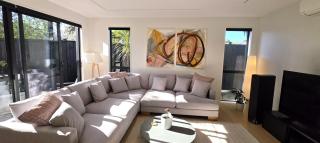 Modern 4BDR Coastal Luxury in Orakei - 2