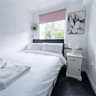 Lakeside 2BR - 2 Baths - Parking - Sleeps 6 - 5