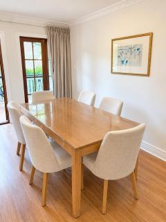 Upmarket Queen Room & Bath, Renovated, Quiet, Airport 10 min - shared accomm - 4
