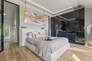 Stylish Accommodation With Uninterrupted Sea Views - 8