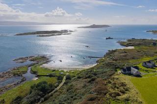 LUXURY GIGHA FARM HOUSE - 3 Bedrooms, 2 Bathrooms & Rural Views - 2
