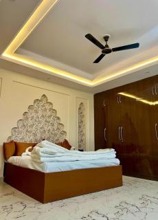SkySuite Lux Private Pool Penthouse & Night Views - 9