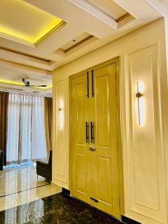 SkySuite Lux Private Pool Penthouse & Night Views - 4