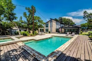 Spacious Hill Country Retreat with Private Pool & Hot Tub in Texas - 9