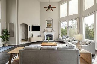 Lake Travis Retreat with Hot Tub, Theater & Game Room in Texas - 8