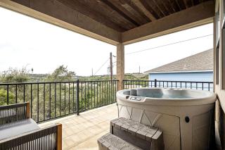 Lake Travis Retreat with Hot Tub, Theater & Game Room in Texas - 1
